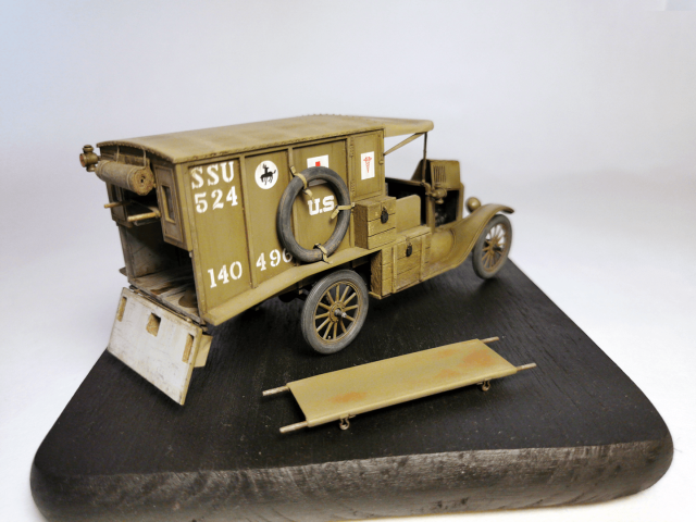 Ford T 1917 Ambulance