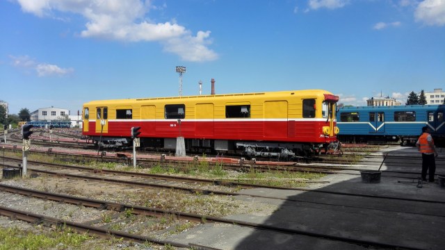 ЭКА-10  Контактно-аккумуляторный электровоз