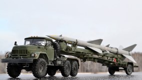 ЗиЛ-131 с ракетой С-75 "Двина"