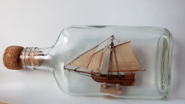 Рыболовецкая яхта в бутылке