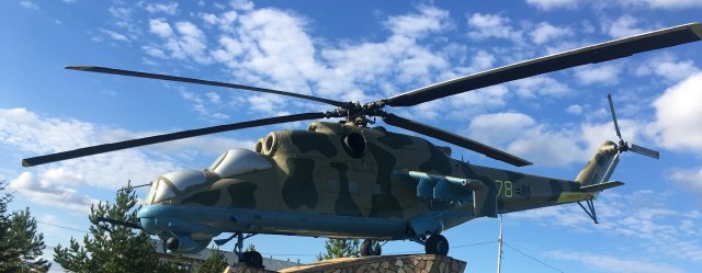 Вертолет МИ-24 (г. Тюмень, сквер пограничников)
