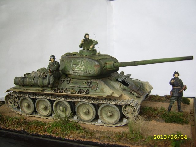 т 34-85  "В степи"