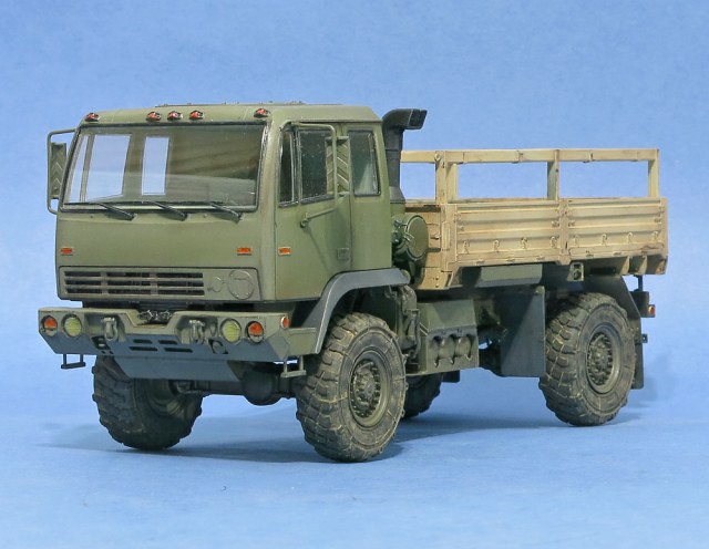 Американский грузовик M1078 LMTV