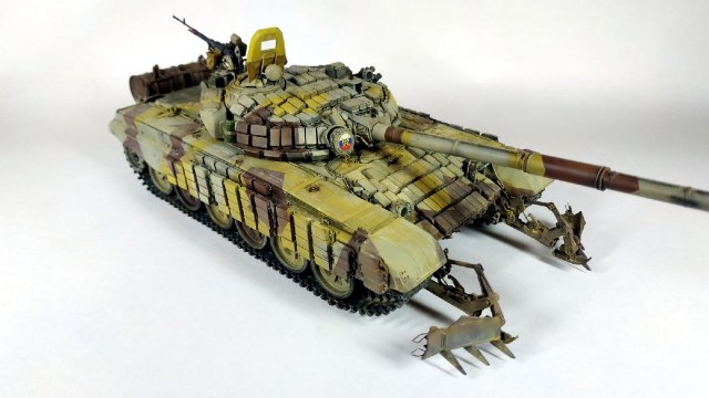 Т-72Б1 с минным тралом КМТ-8