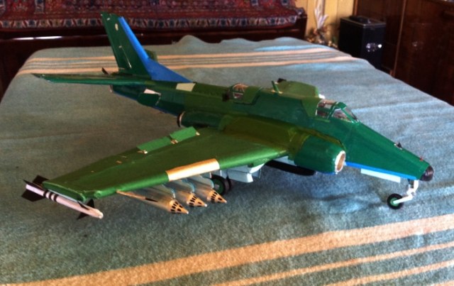 Штурмовик-бомбардировщик Ил-102