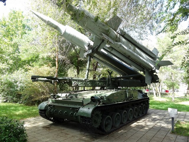 Пусковая установка (2П24) ЗРК "Круг-М" (2К11М) с ЗУР 3М8.