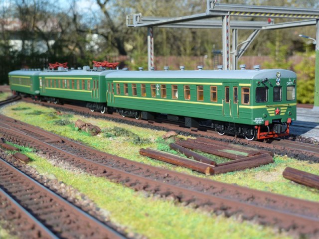 Контактно-аккумуляторный поезд СР3.