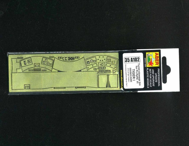Turret stowage bin for Pz.Kpfw. VI Tiger I