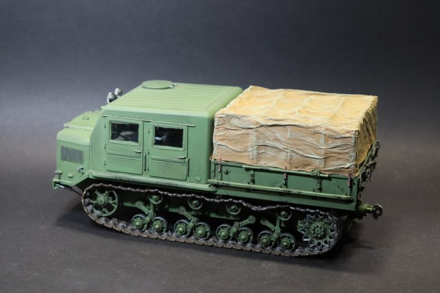 средний артиллерийский тягач "АТ- С"