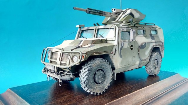 Газ Тигр-М с 30-мм автоматической пушкой 2А72 "Уран-9"