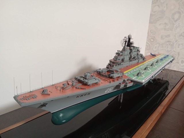 Модель ТАВКР "Киев" проект 1143