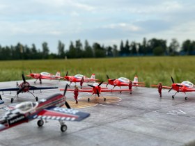 Звено Су-26 и Extra330 в 72м