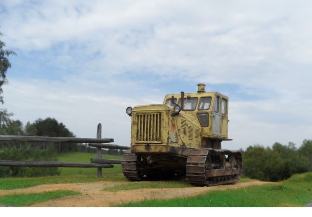 Гусеничный трактор Т-100