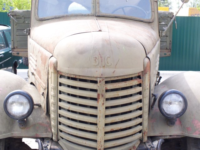 Музей техники Вадима Задорожного. Коллекция эмблем