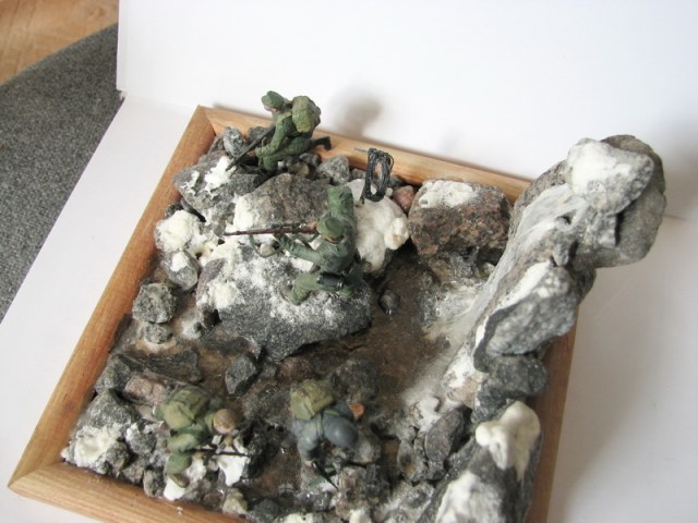 да черт с этим Гитлером, себя бы спасти).