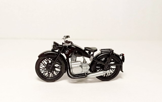 Мотоцикл BMW R35 1/43