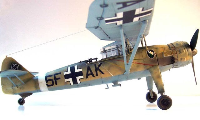 Hs-126 B-1/Trop  1:48 ICM