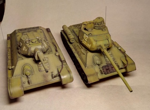 Два танка Т-34