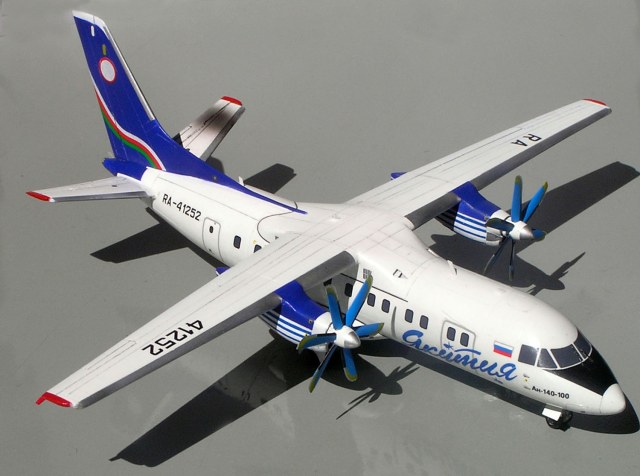 Ан-140 АК "Якутия" RA-41252