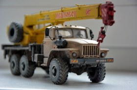 Автокран КС-3574 на шасси Урал-4320