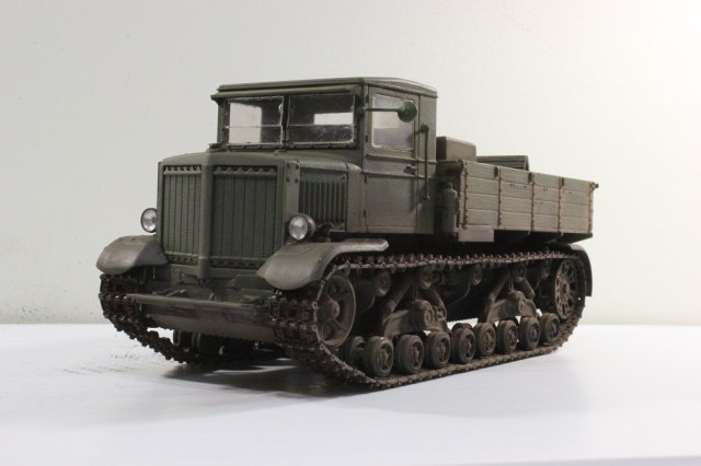 Тяжёлый  артиллерийский тягач «Ворошиловец».