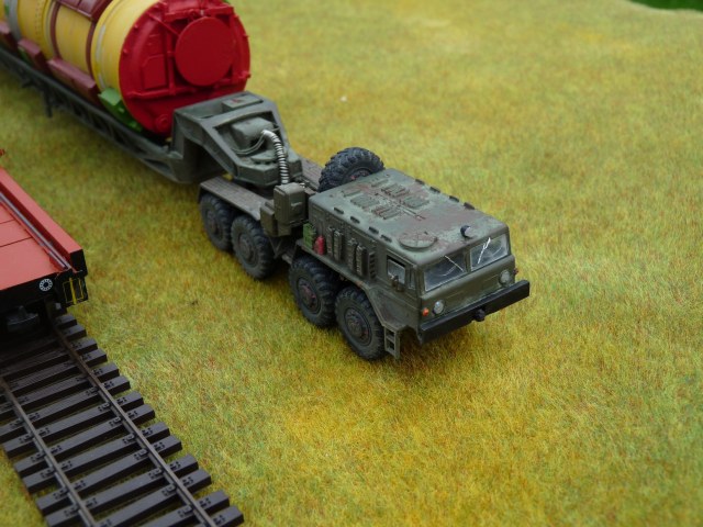 МАЗ-537Д с генераторной установкой , для питания электроэнергией активного полуприцепа .