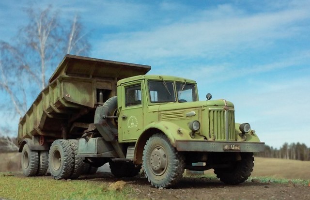 МАЗ-200В с полуприцепом МАЗ-5232В