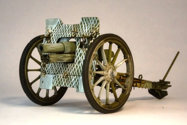 Советская 76,2 мм полковая пушка образца 1927 года (на деревянных колесах с грузошиной)