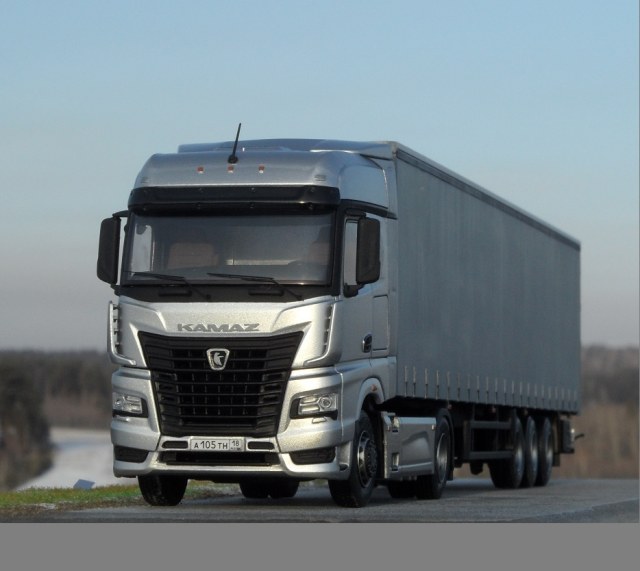 КАМАЗ-54901 с полуприцепом НЕФАЗ-93341