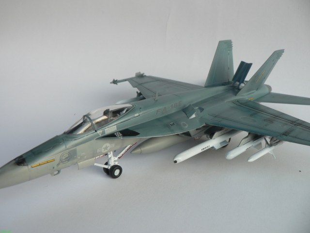 F/A - 18 Super Hornet Italeri 083