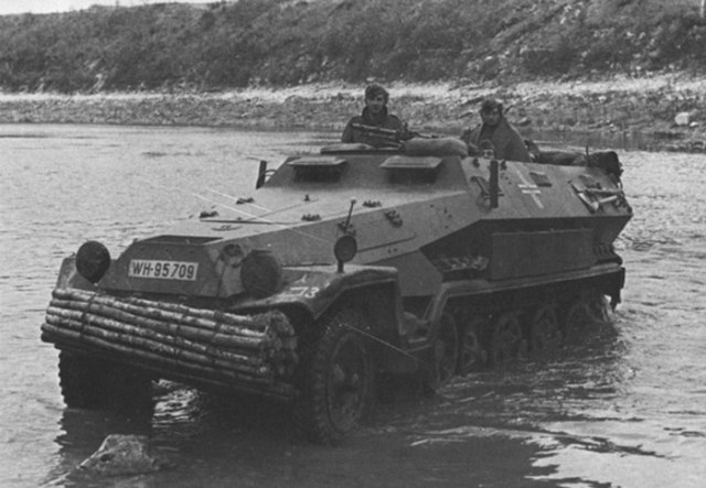 Ханомаг Sd.Kfz. 251/10AUSF B C 37-мм орудием