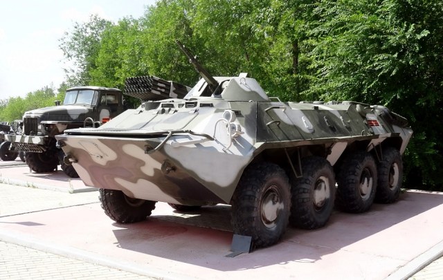 Советский бронетранспортёр БТР-70 (ранняя модификация).