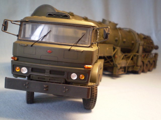 DF-21 Ballistic missile launcher