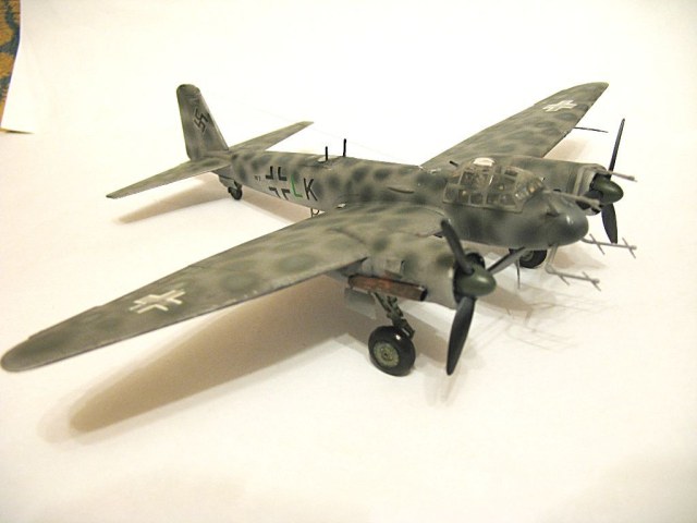 Ju-88 G-6  Усатый, но не полосатый а пятнистый :)