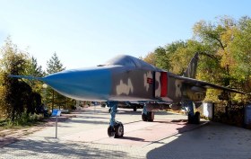 Фронтовой бомбардировщик Су-24М.