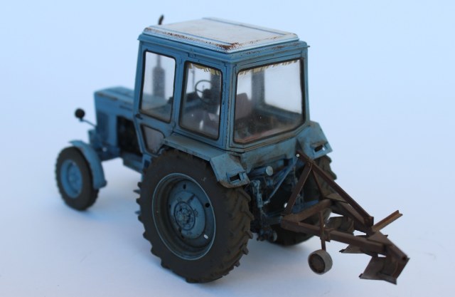 Трактор МТЗ-80 с плугом ПЛН-3-35