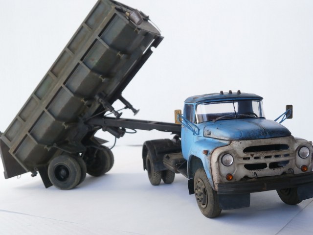 ЗИЛ-130В1 с полуприцепом   1:35