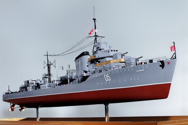 Эсминец "Разумный" М1:200