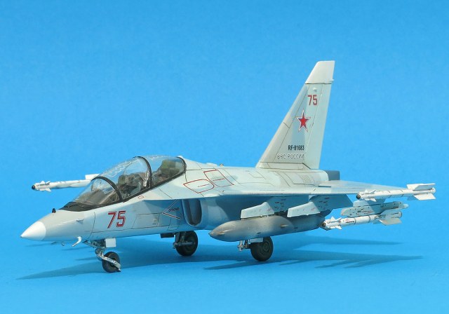 Як-130 голубой трехцветный