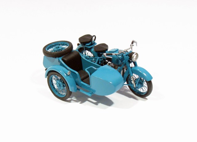 Советский тяжёлый мотоцикл М-72 с коляской