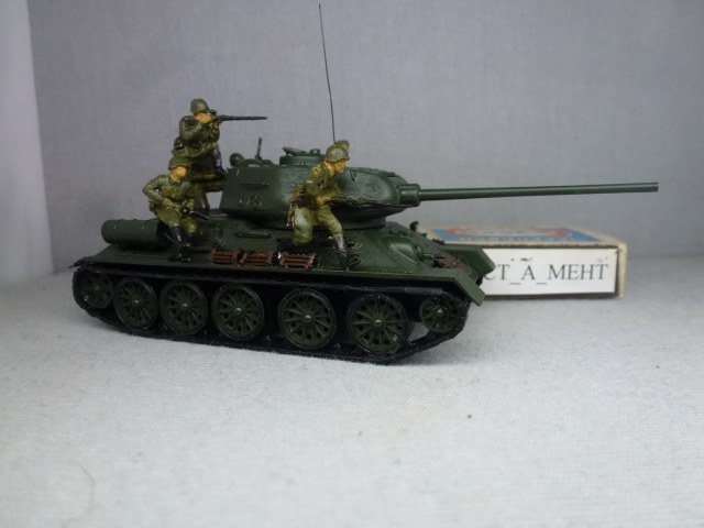 Т-34-85 с десантом         1/72