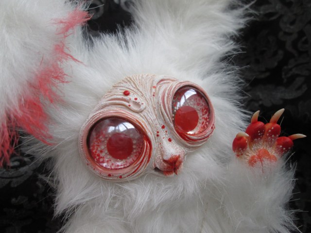 Озорной зайка-альбинос