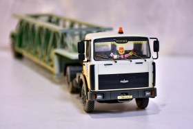 МАЗ-5433 с полуприцепом-сантехкабиновозом УПП-1207