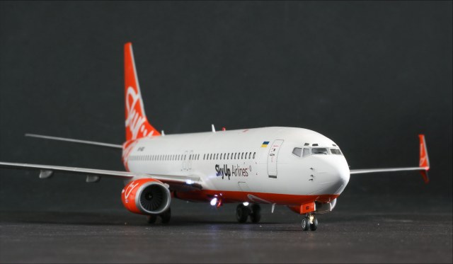 Boeing 737-800 skyUp UR-SQG