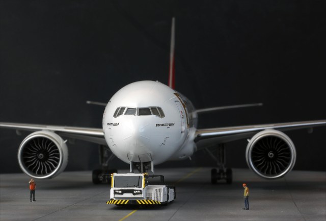 Boeing 777-200LR Emirates A6-EWE