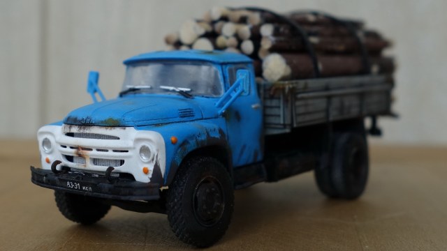 ЗИЛ-130 с бревнами