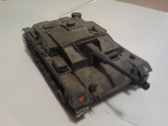 "Штурмгешутц III (StuGIII AusfF)."