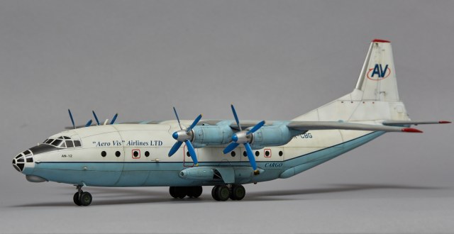 Ан-12 1:72 РОДЕН