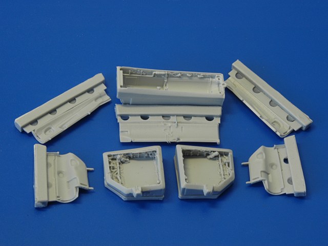 Ниши и створки шасси Су-33   1/72