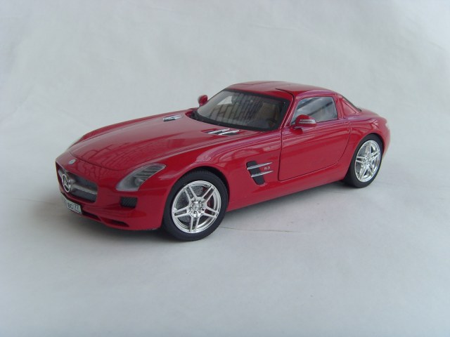 Mercedes-Benz SLS